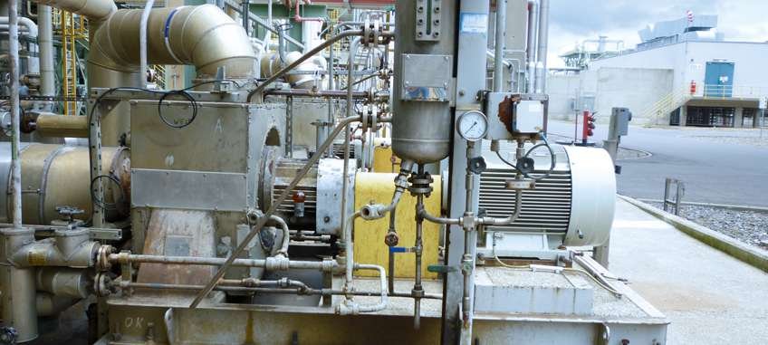 Industrial pump system where cartridge mechanical seals are used for high-performance sealing